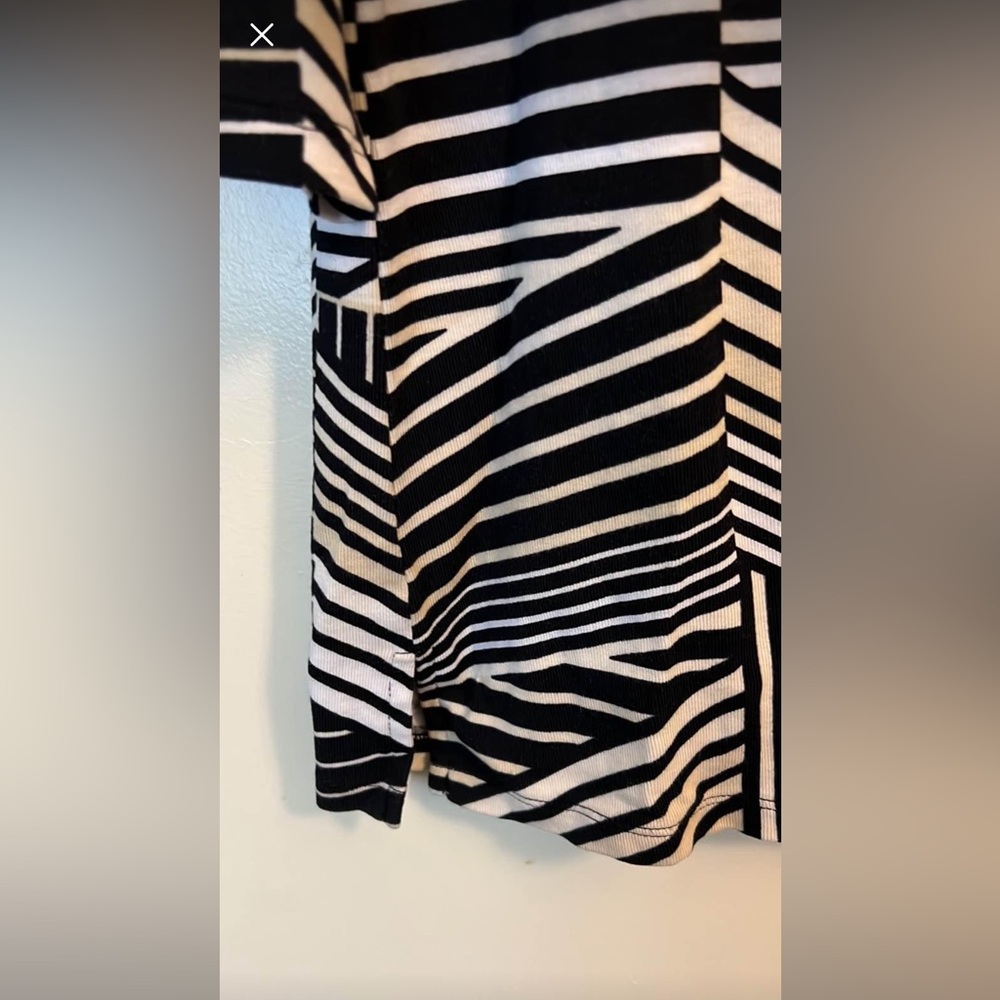 ⭐️ Striped Rafaella Top ⭐️ - Picture 2 of 3
